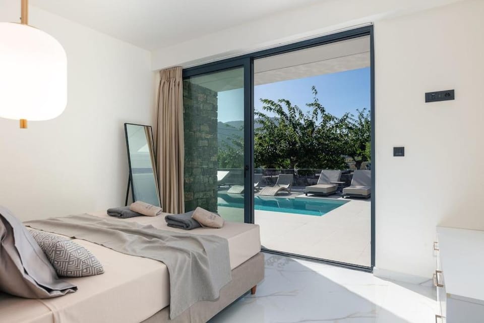 Black Caviar Villa in Crete