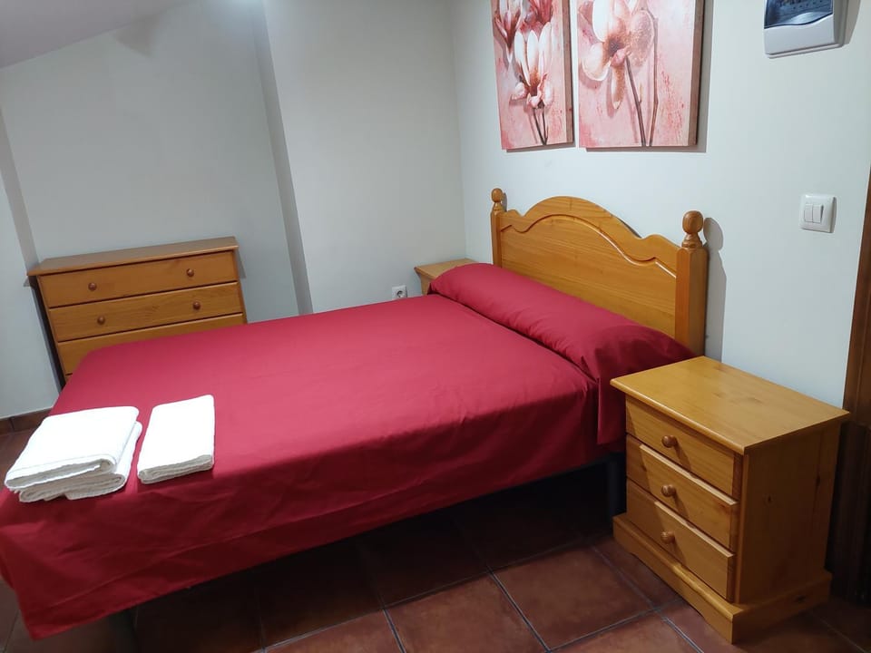 Bed, towels