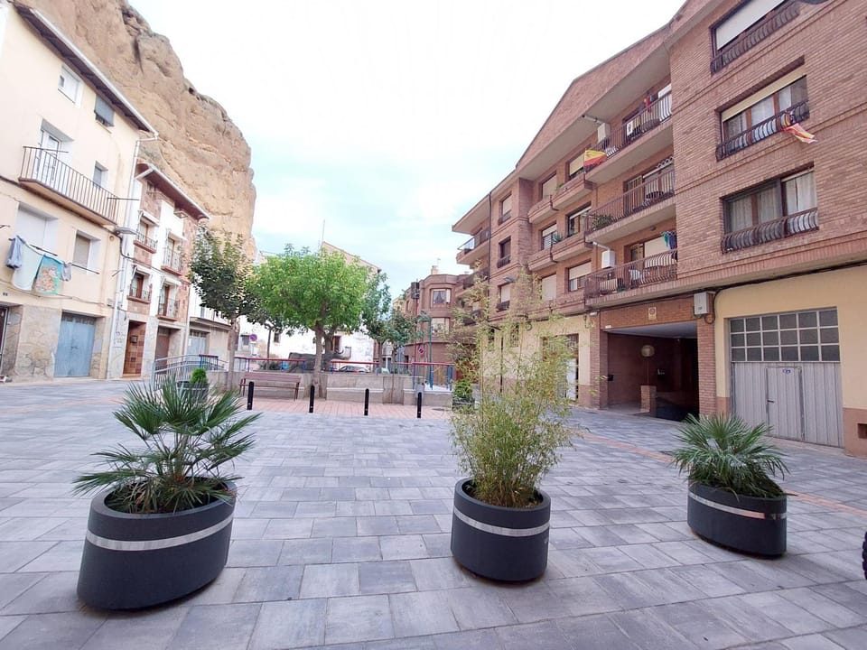 Neighbourhood, Street view