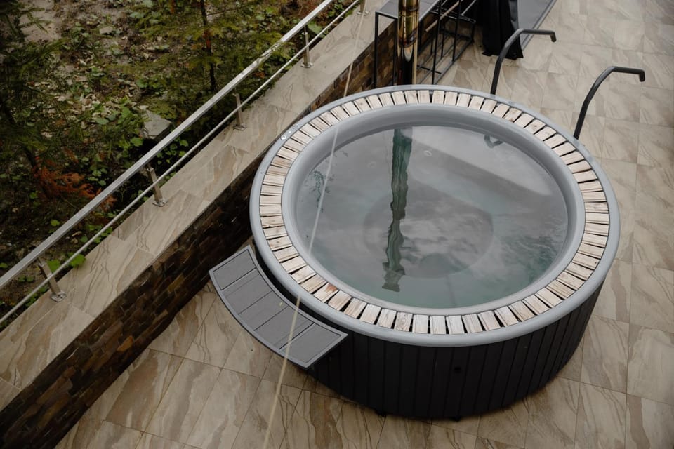 Day, Natural landscape, Hot Tub, View (from property/room), Balcony/Terrace