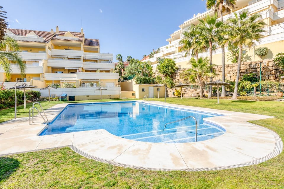 Property building, Day, Garden, Swimming pool