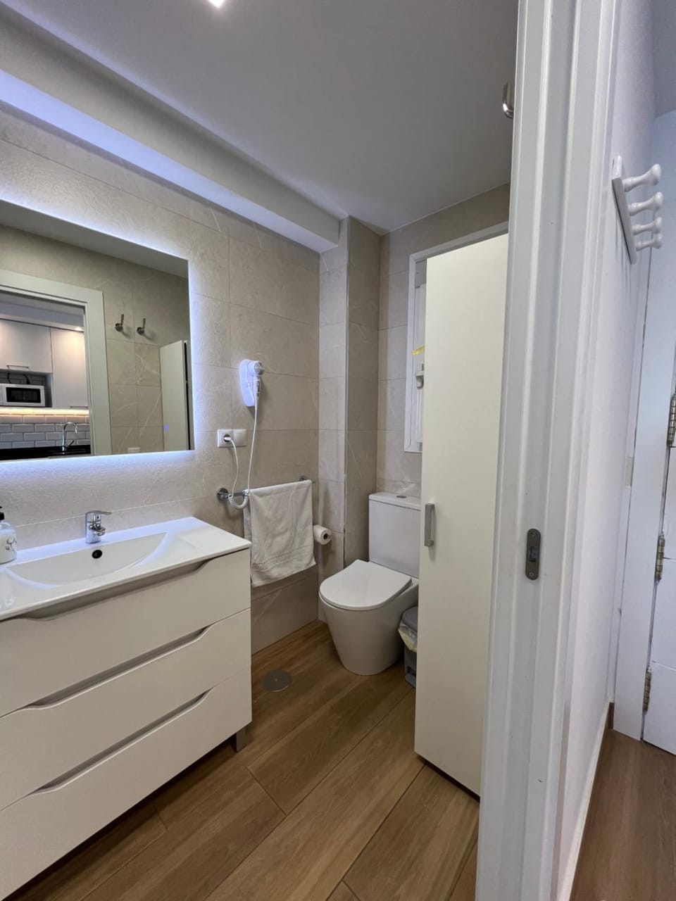 Bathroom, towels