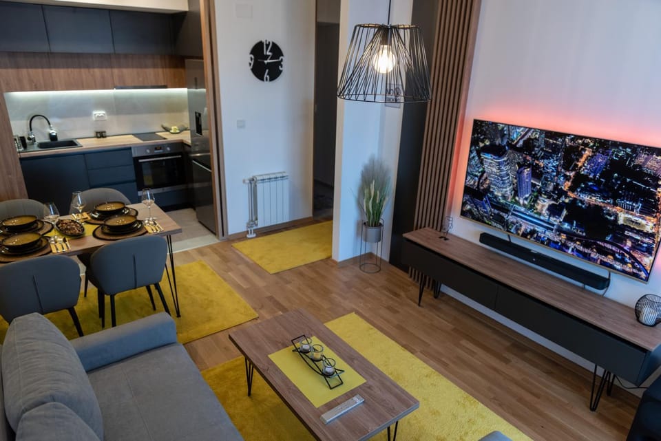 Communal lounge/ TV room, TV and multimedia, Kitchen or kitchenette, Living room, Seating area, Evening entertainment