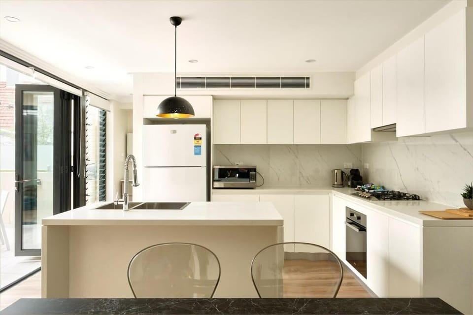 Retreat on Darling - Harbour Views 3 Bed Apartment in Sydney