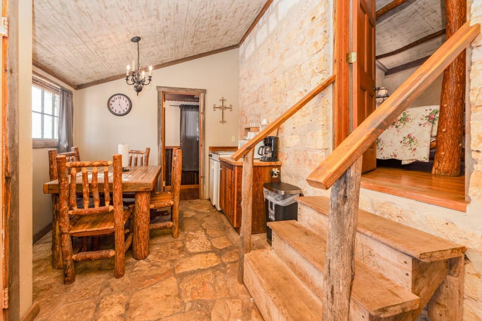 Kitchen or kitchenette, Seating area, Dining area