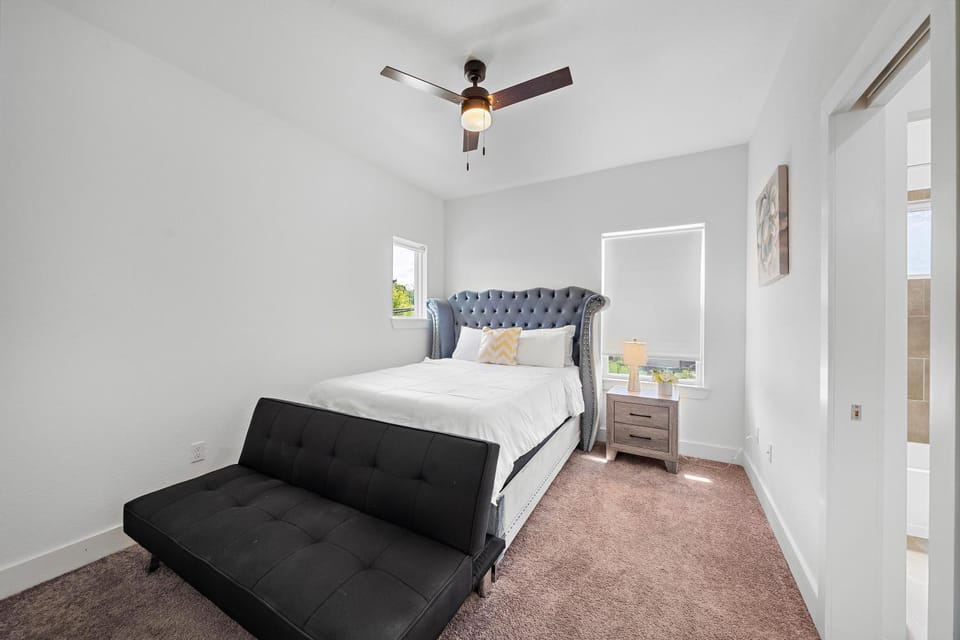 Luxury Home Near Med Center, Uptown & Downtown House in Houston