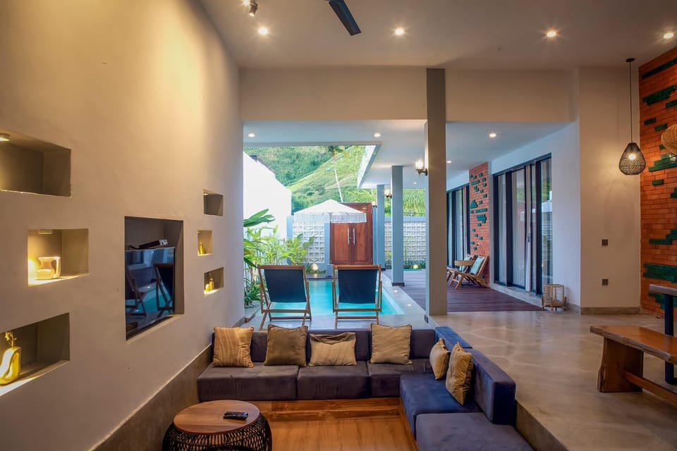 Communal lounge/ TV room, TV and multimedia, Evening entertainment, Pool view