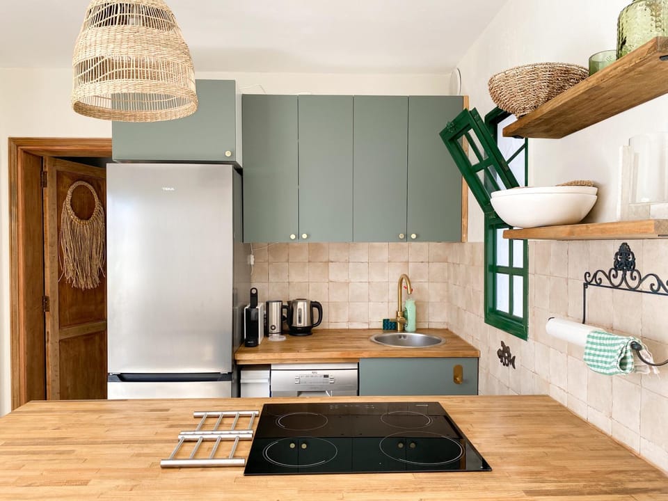 Coffee/tea facilities, Kitchen or kitchenette, dishwasher, oven, pet friendly, stove, toaster