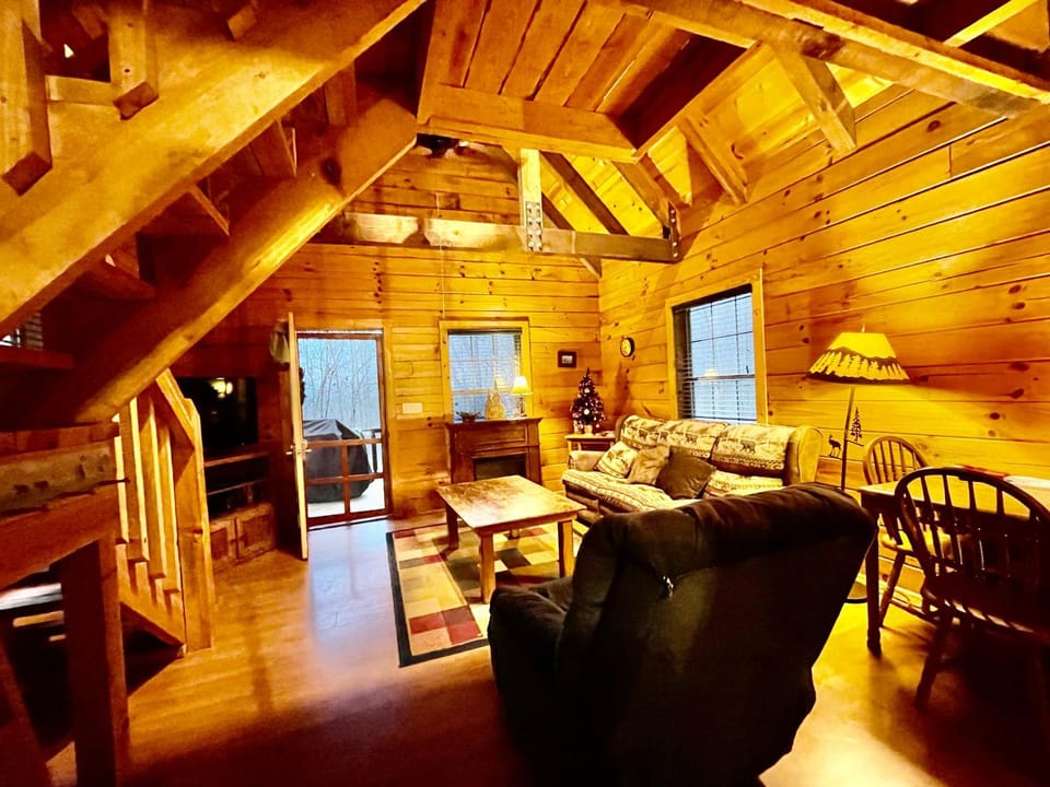 Good life cabin 1 · Rustic Log Cabin Cabin in Swain County