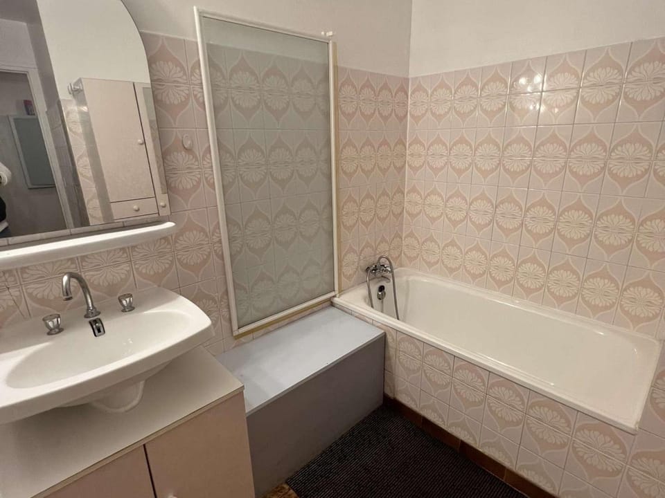 T2 avec terrasse et parking, proche plage, 4 pers - FR-1-701-44 Apartment in Occitanie
