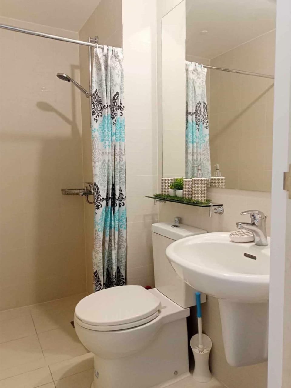 Azure Urban Resort with WIFI and Netflix Hotel in Pasay