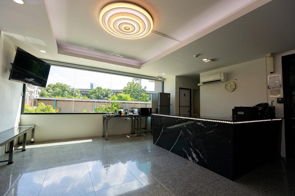 Communal lounge/ TV room, Lobby or reception
