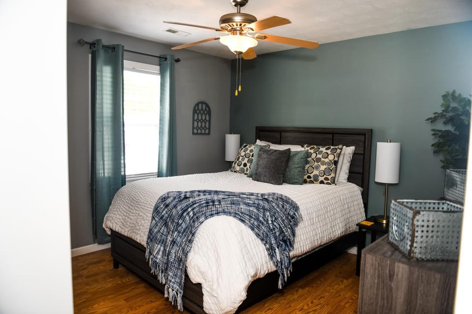 Bed, Decorative detail, Bedroom, Guests, fireplace