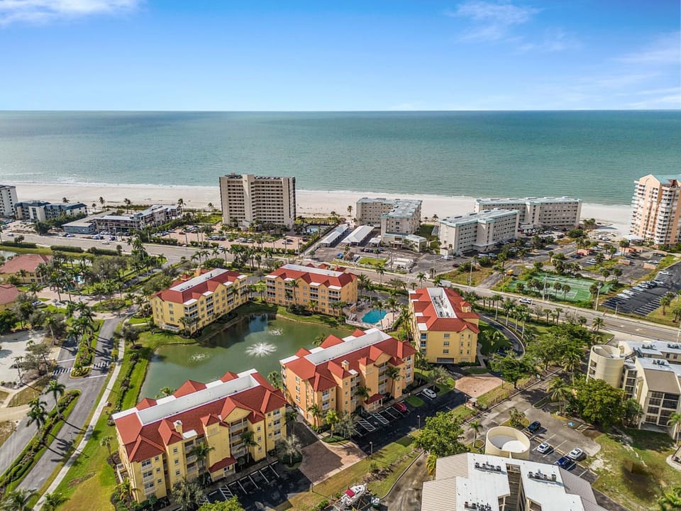 Bella Lago 444 - Beautifully Updated Condo Just Across the street from the Beach! condo Apartment in Estero Island