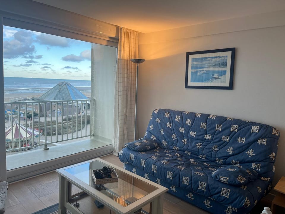 View (from property/room), Balcony/Terrace, Living room, Sea view