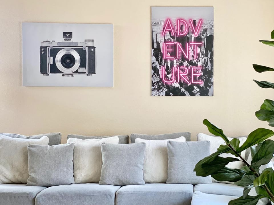 Living room, Decorative detail, Seating area