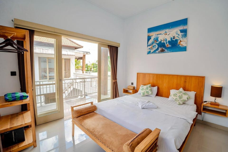 Bed, Photo of the whole room, Seating area, Bedroom