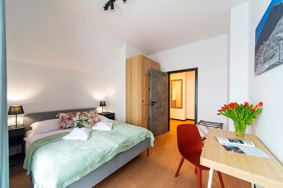 Bed, Photo of the whole room, Seating area, Bedroom