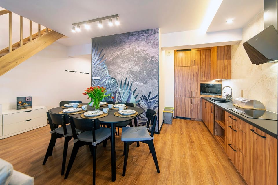 Kitchen or kitchenette, Living room, Seating area, Dining area, stove