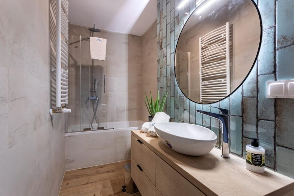 Bathroom, Bath