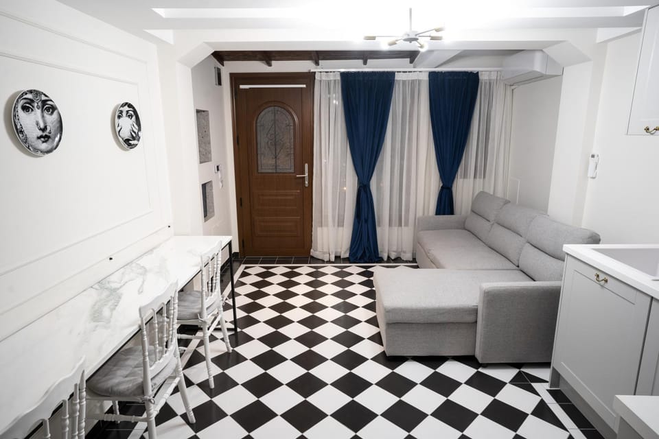 Living room, Photo of the whole room