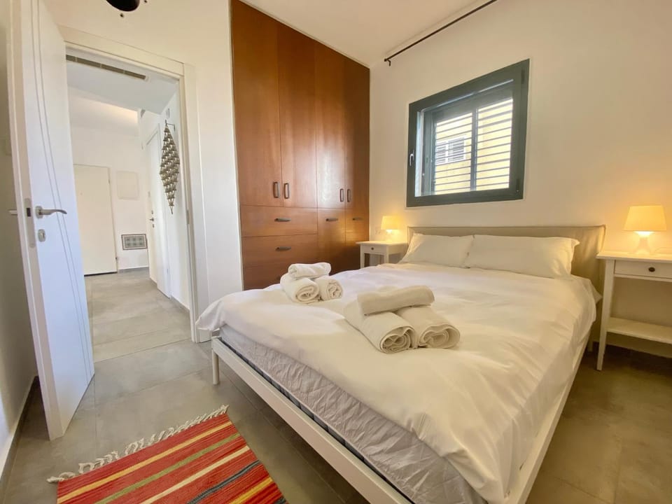 Bed, Photo of the whole room, Bedroom, towels, wardrobe