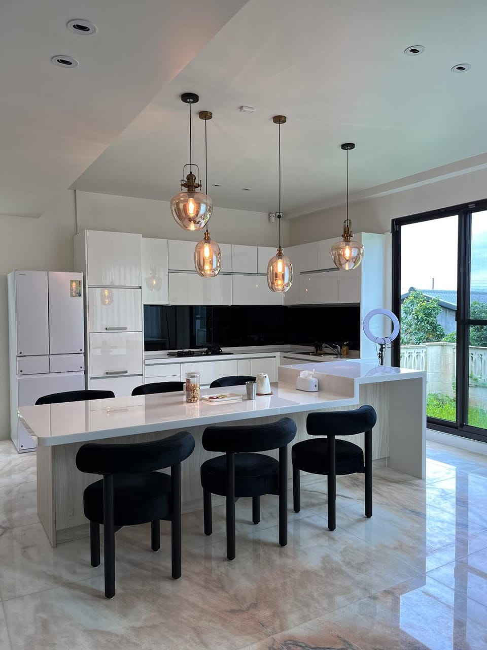 Kitchen or kitchenette, Dining area, minibar, stove