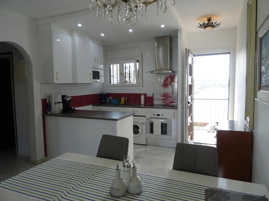Kitchen or kitchenette, Dining area, dishwasher, oven, pet friendly, stove, toaster