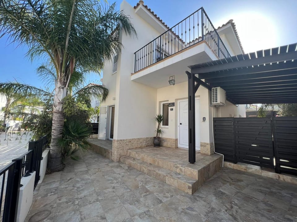 3bdr villa-pool/700m from a blue flag beach! Villa in Paralimni
