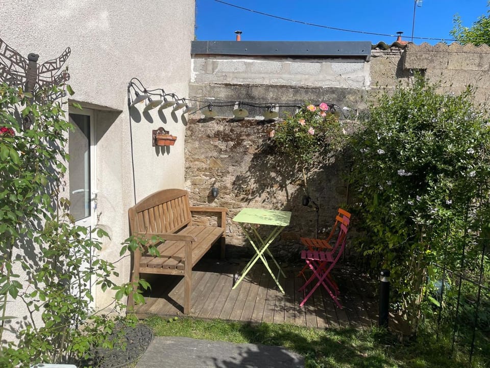 Maison indépendante cosy avec terrasse privée - La Laiterie Bed and Breakfast in Rezé