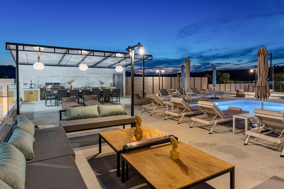 Seating area, Pool view, Swimming pool, sunbed