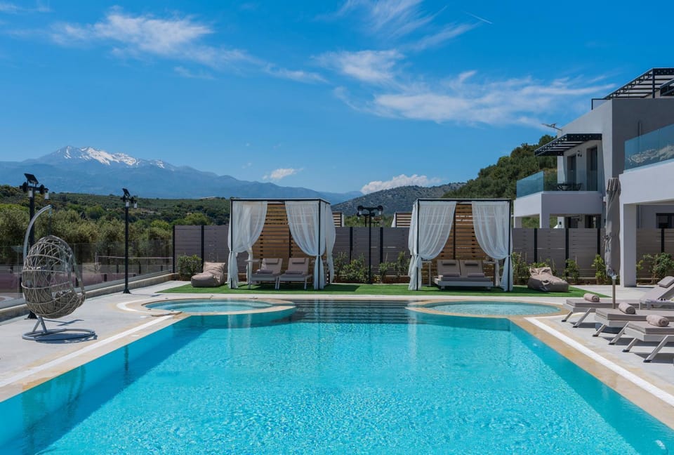 Property building, Day, Natural landscape, Mountain view, Pool view, Swimming pool, sunbed