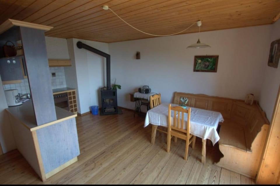 Kitchen or kitchenette, Dining area, pet friendly