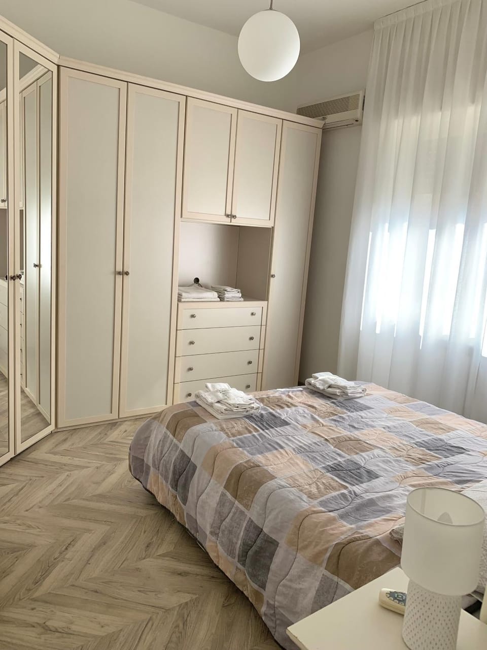 Bed, Photo of the whole room, Bedroom, wardrobe