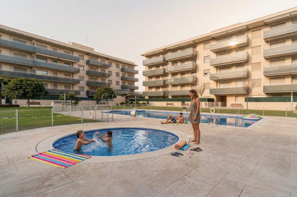 Swimming pool, Swimming pool
