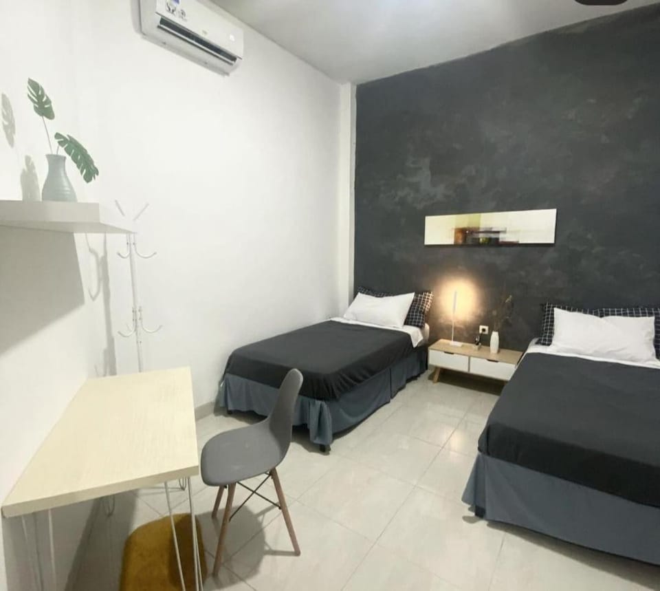 Bed, Living room, Photo of the whole room, Bedroom, air conditioner