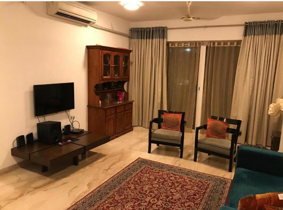 Communal lounge/ TV room, TV and multimedia, Living room, Seating area, air conditioner