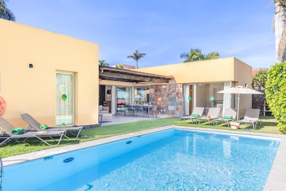 Garden, Swimming pool, sunbed
