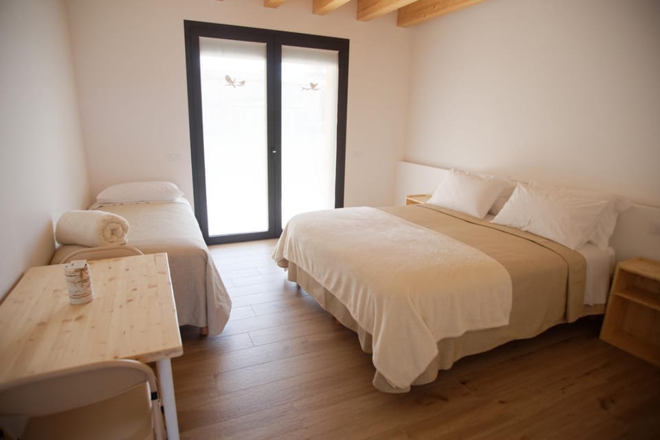 Bed, Garden, Garden, Photo of the whole room, Animals, Bedroom, Seasons, children, Family, Parking, heating, minibar, room service, soundproof