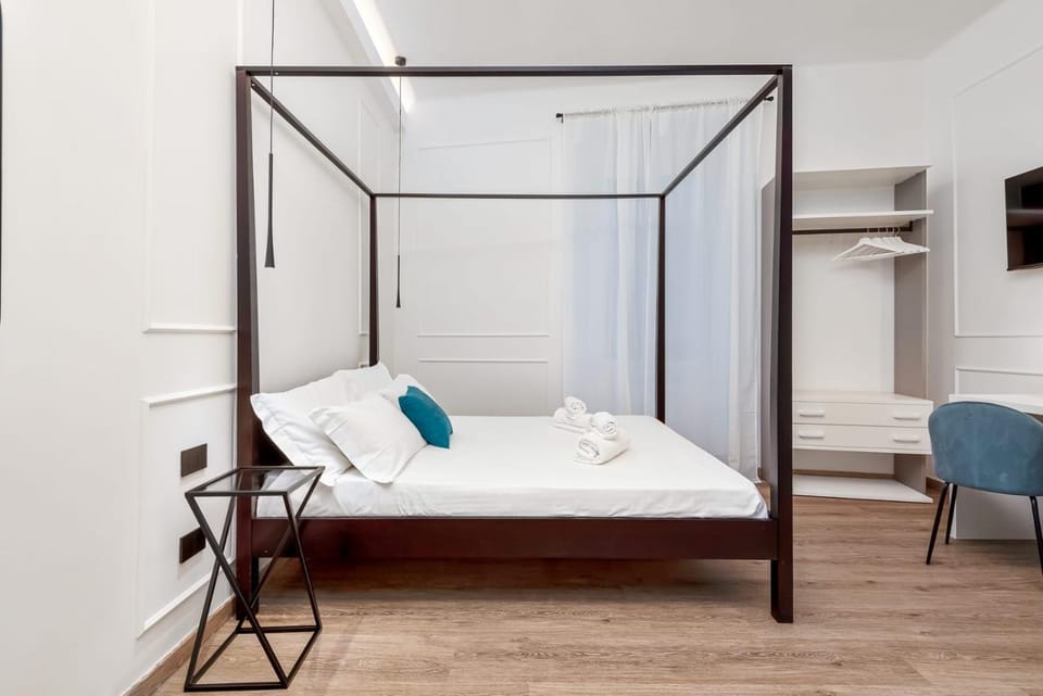 Nearby landmark, Bed, TV and multimedia, Photo of the whole room, Bedroom, locker, towels, air conditioner