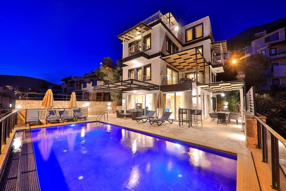 Property building, Patio, Night, View (from property/room), Balcony/Terrace, Pool view, Swimming pool, sunbed