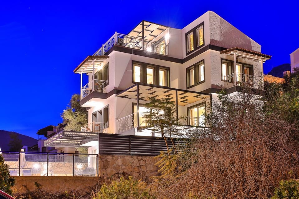 Property building, Night