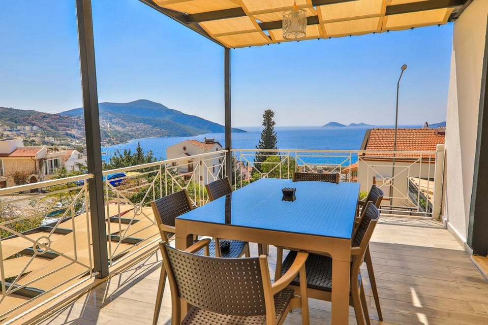 Patio, Day, Natural landscape, View (from property/room), Balcony/Terrace, Dining area, Mountain view, Sea view