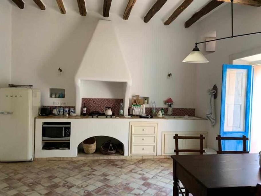 House Il Mandarino, terrace overlooking the sea House in Sicily