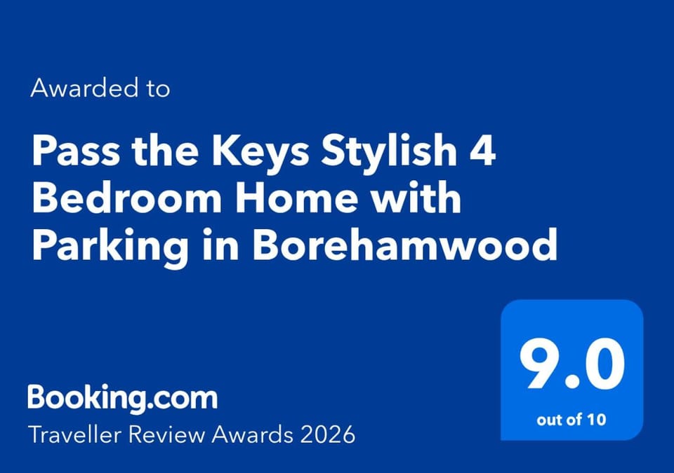 Pass the Keys Stylish 4 Bedroom Home with Parking in Borehamwood House in London