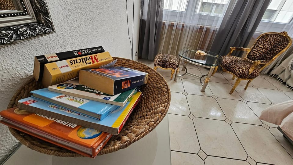 Library, Living room, Seating area