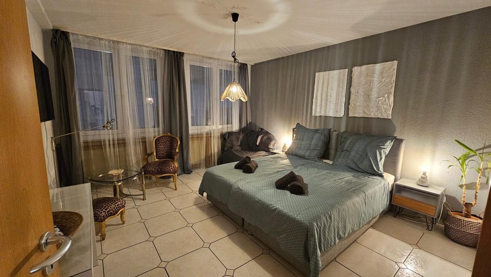 Bed, Living room, Bedroom