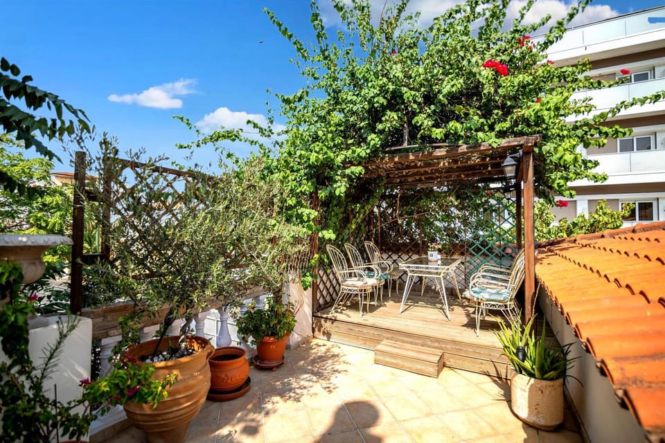 Property building, Patio, Spring, Day, Summer, Garden, View (from property/room), Balcony/Terrace, Balcony/Terrace, Seating area, Dining area, Garden view, Landmark view