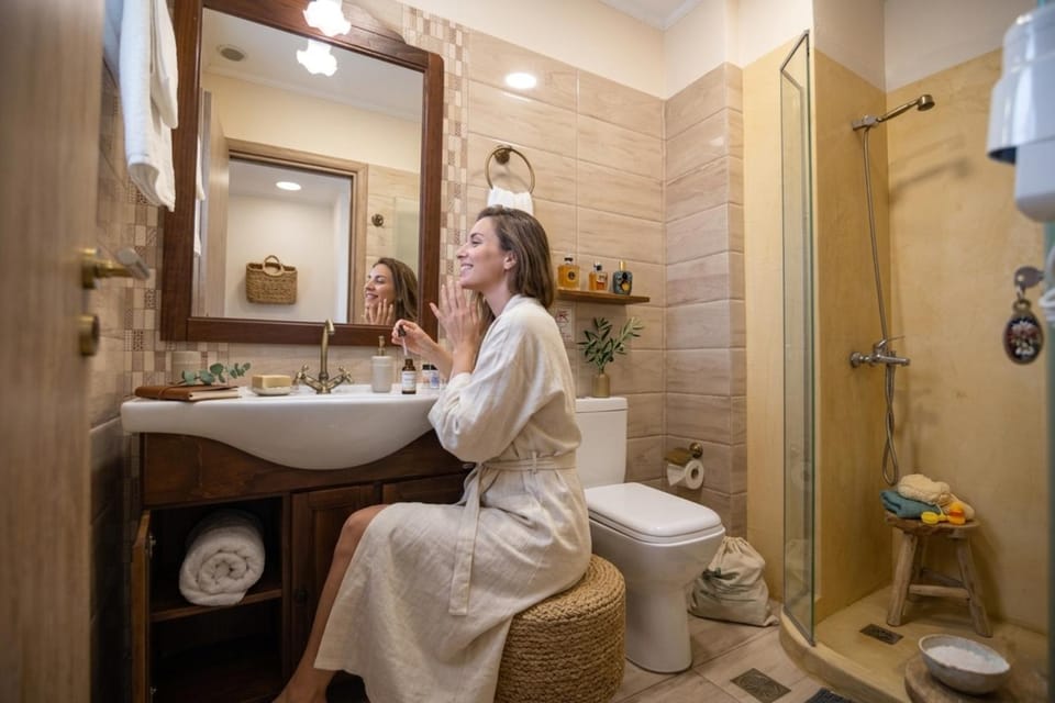 Shower, Toilet, Bathroom, towels