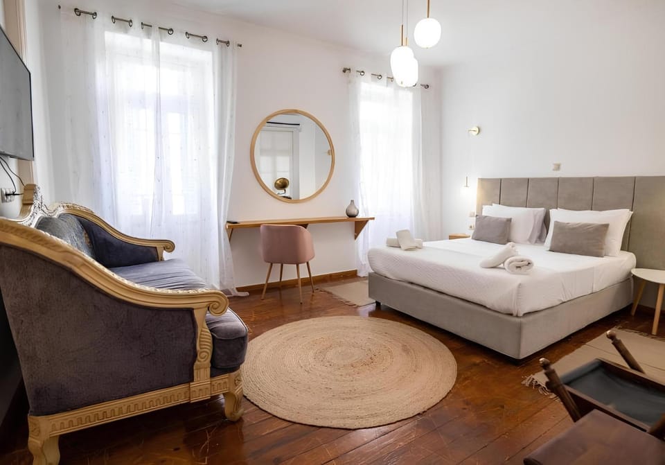 Bed, Living room, Photo of the whole room, Seating area, Bedroom, towels